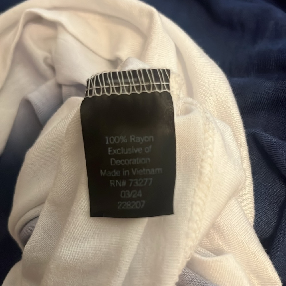 Simply Vera Wang Dip Dye Blue/White blouse in 2XXL - Picture 4 of 6